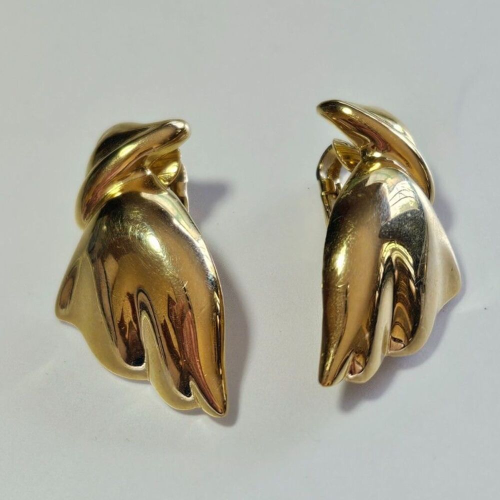 **Last Chance!! Final Sale** Trifari Vintage Gold Tone Chunky Abstract Clip On